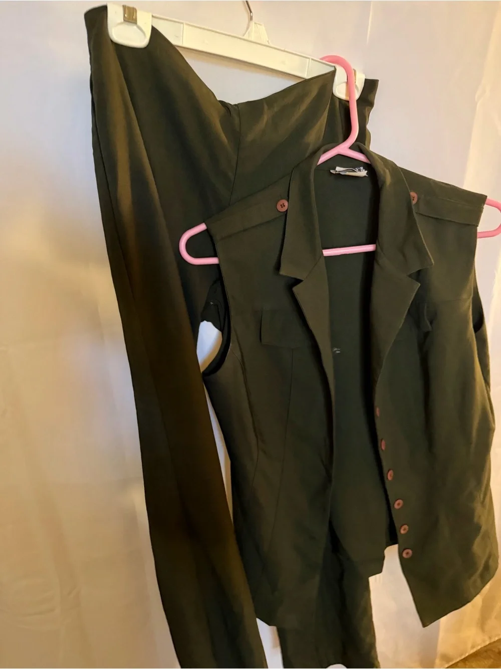 YES: Sleeveless Olive Button-Front Vest and Pants Set